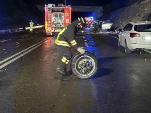 Sangue sulle strade: 12 morti. Auto contromano sulla A1