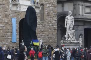 Contro la guerra Nardella censura il David di Michelangelo. Pioggia di critiche