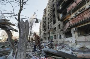 Kiev in trincea: l'inferno della capitale tra missili e sobborghi distrutti