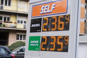 "Esposti in tutta Italia". Scatta la mossa anti-caro benzina