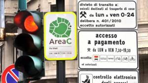 Auto ibride: dagli incentivi ai divieti (Milano)