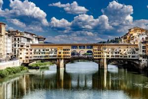 Ponte Vecchio: passeggiata tra le botteghe orafe di Firenze