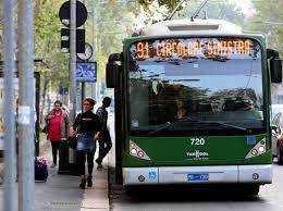 Meno corse e più care. La beffa di Sala a chi si muove con bus e tram