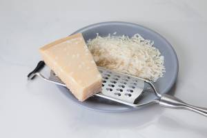 Tutti i buoni motivi per mangiare il parmigiano