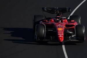 Disastro Verstappen. E Leclerc fa sognare davvero la Ferrari