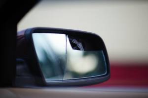 "La risolviamo in commissariato": così l'automobilista ha fermato la truffa dello specchietto