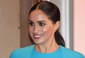 "È ossessionata da Lady D, la imita". Bufera sulla foto di Meghan Markle