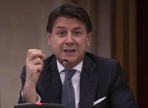 Conte pacifista cinico: non vuole le armi ma teme di perdere i voti Pd alle urne