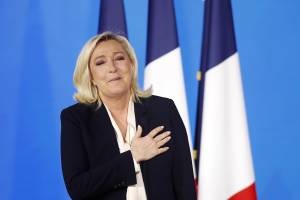 Sulla guerra in Ucraina Marine Le Pen resta critica. E aspetta l'inverno