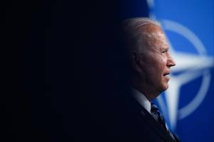 Il colonnello smaschera Biden: "Perché vuole prolungare la guerra"
