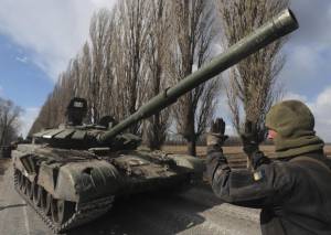 Elicotteri, missili e tank: il nuovo arsenale di Kiev per sfidare lo Zar
