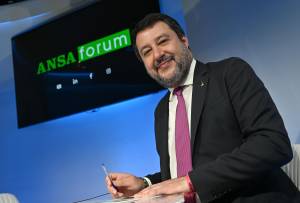 Salvini ci ripensa su Mosca "Se divido, sto coi miei figli"