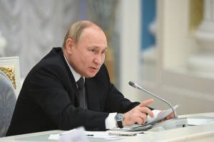 "Vertice da non escludere". Mosca apre all'incontro Putin-Zelensky