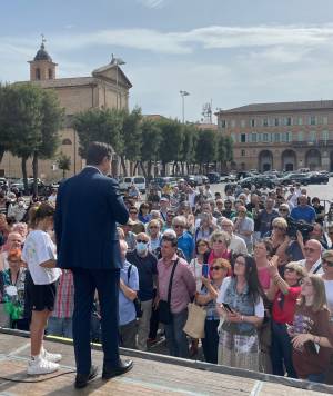 Il tour elettorale e il "vuoto" attorno a Giuseppe Conte