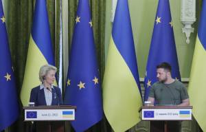 "Strada giusta per l'Europa". Le (difficili) promesse di Von Der Leyen a Kiev