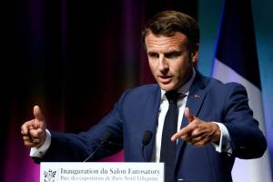 L'idea di Macron: "Per ora soltanto comunità politica"