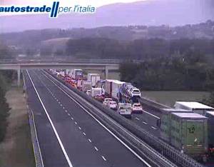 Grave incidente sulla A1, 2 morti: traffico in tilt e Italia divisa in due per ore 