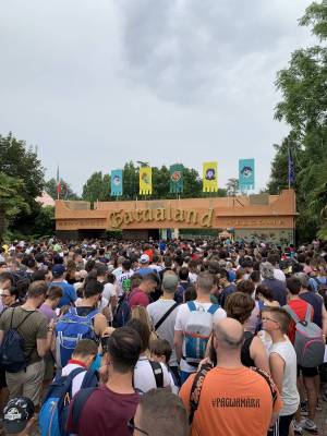 Prima le proteste per le lunghe code all'ingresso quindi gli orari ridotti di alcune attrazioni: anche Gardaland, primo parco divertimenti d'Italia, sta soffrendo la mancanza di personale stagionale