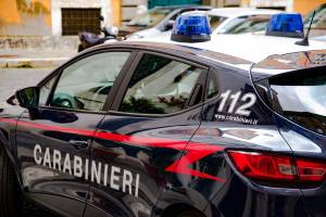 Uomo accoltellato in strada: due arresti