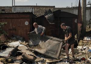 "Bombe al fosforo dai russi". E Mosca avanza a Lysychansk | La diretta della guerra