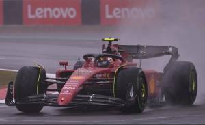 A Silverstone è pole Ferrari: Sainz davanti a Verstappen e Leclerc