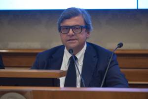 "Calenda chiede cose". Sui social esplode l'ironia sul leader di Azione