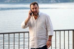 "Basta teatrini o fatevi da parte". Salvini a gamba tesa su 5s e Pd