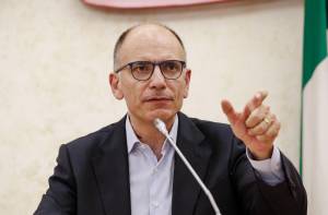 L'alchimia di Letta per tenere insieme la sua accozzaglia. Accordi separati con tutte le sigle