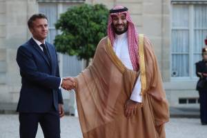 "Nel menù il corpo di Khashoggi?". La visita di Mbs imbarazza Macron