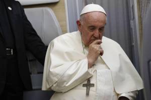 Il Papa non spegne le voci sulle dimissioni. "Segnali" sul successore?