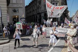 Il Comune protegge i vandali no Tav: niente sgombero del centro sociale