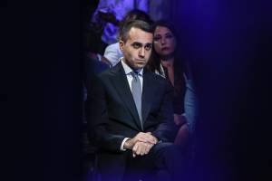 "Strappiamo le tessere se arriva lui". Di Maio scatena la guerra nel Pd