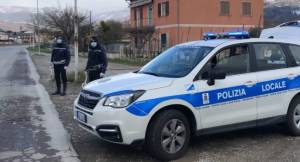 Una pattuglia della polizia locale di Perugia