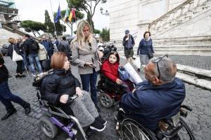 Disabili, dai mezzi alle scuole la nostra città è fuori legge