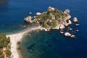 L'estate delle perle violate: tocca a Taormina e Sorrento