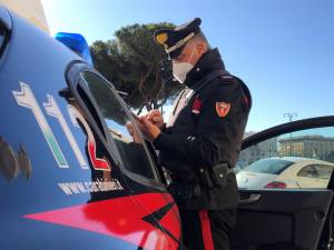 Una volante della polizia nella provincia di Firenze(foto di repertorio)
