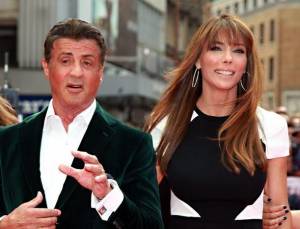 "Ha dissipato il nostro patrimonio". La moglie di Sylvester Stallone chiede il divorzio