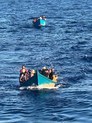 Scoppia la bomba Tunisia. In 1.600  a Lampedusa. Altro naufragio: 34 morti