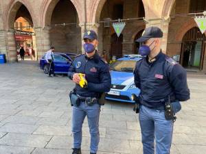 Due poliziotti a Bologna