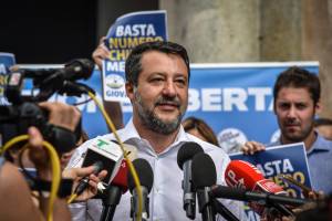 "Basta con i tecnici, è il tempo della buona politica". Salvini suona la carica