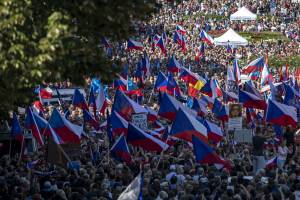 Praga, 70mila persone in piazza. Esplode la protesta per energia e guerra