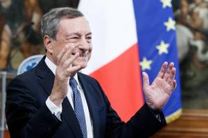 Draghi con Zelensky ora "impegna" il prossimo governo
