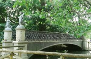 Milano, Parco Sempione e la leggenda del ponte delle sirenette
