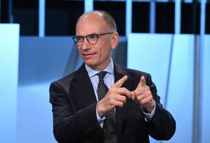 L'ultima follia di Letta: contro la Meloni evoca la Brexit