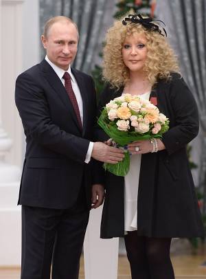 La Pugacheva sfida la Russia: "Sono agente straniero"