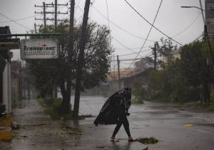 Uragano Ian, la Florida trema. "Avrà un impatto devastante". Già colpita Cuba: blackout totale