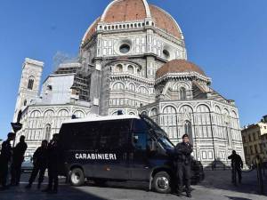 Una pattuglia dei carabinieri di Firenze