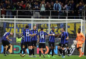 Una notte da vera Inter. E Inzaghi trova la Barça di salvataggio