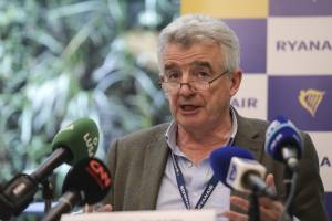 Ryanair, O'Leary scatenato: "Un decreto spazzatura". Urso: "L'Italia non si ricatta"