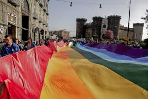 "Autobus pagati dai Comuni". La sinistra mette il cappello sulla sfilata pacifinta